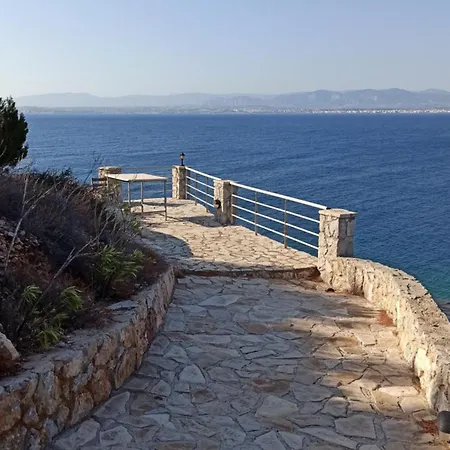 Nautical Nest Apartment Loutráki